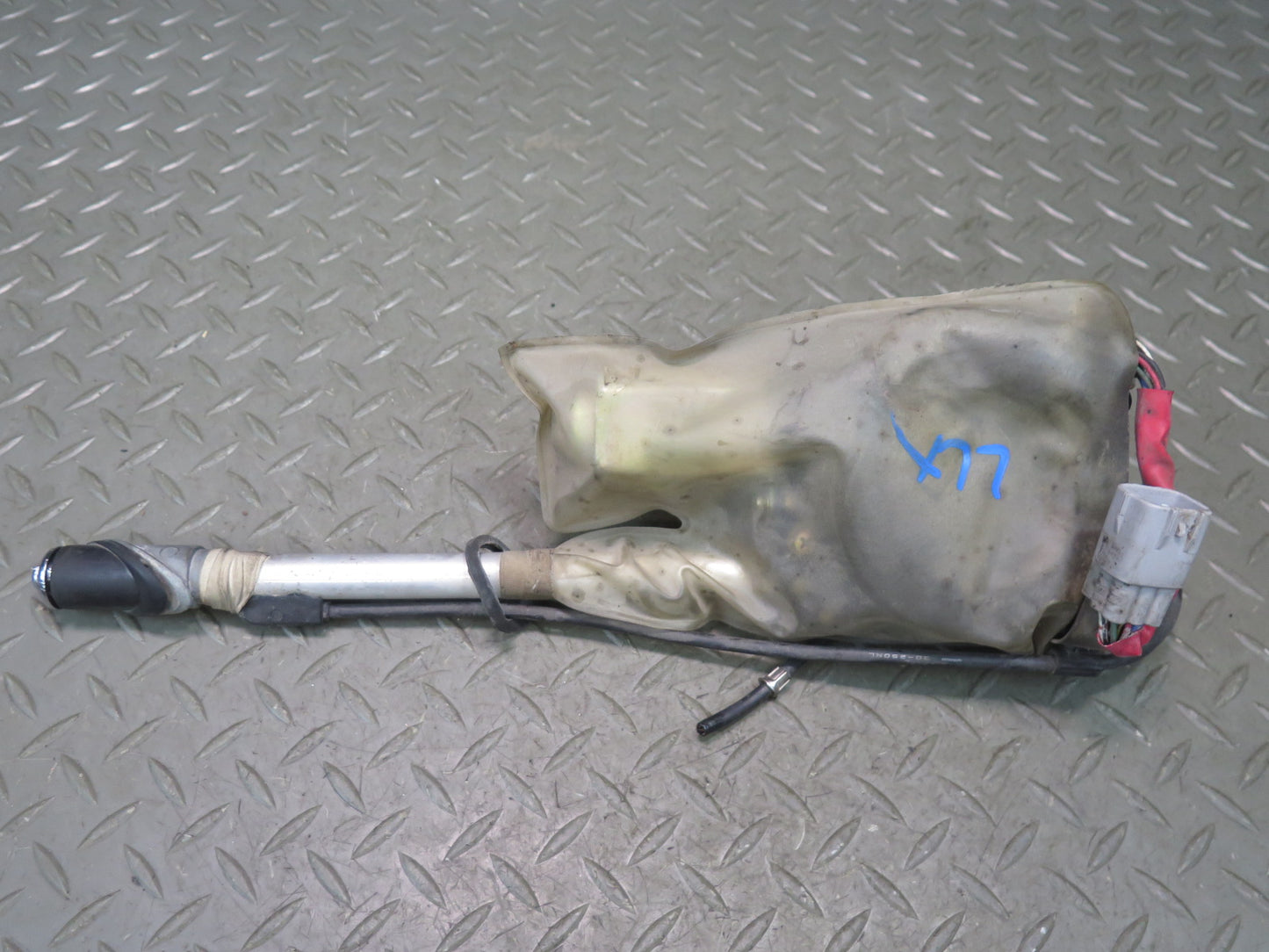 2003-2007 Lexus UZJ100L LX470 Radio Power Antenna Motor Assembly