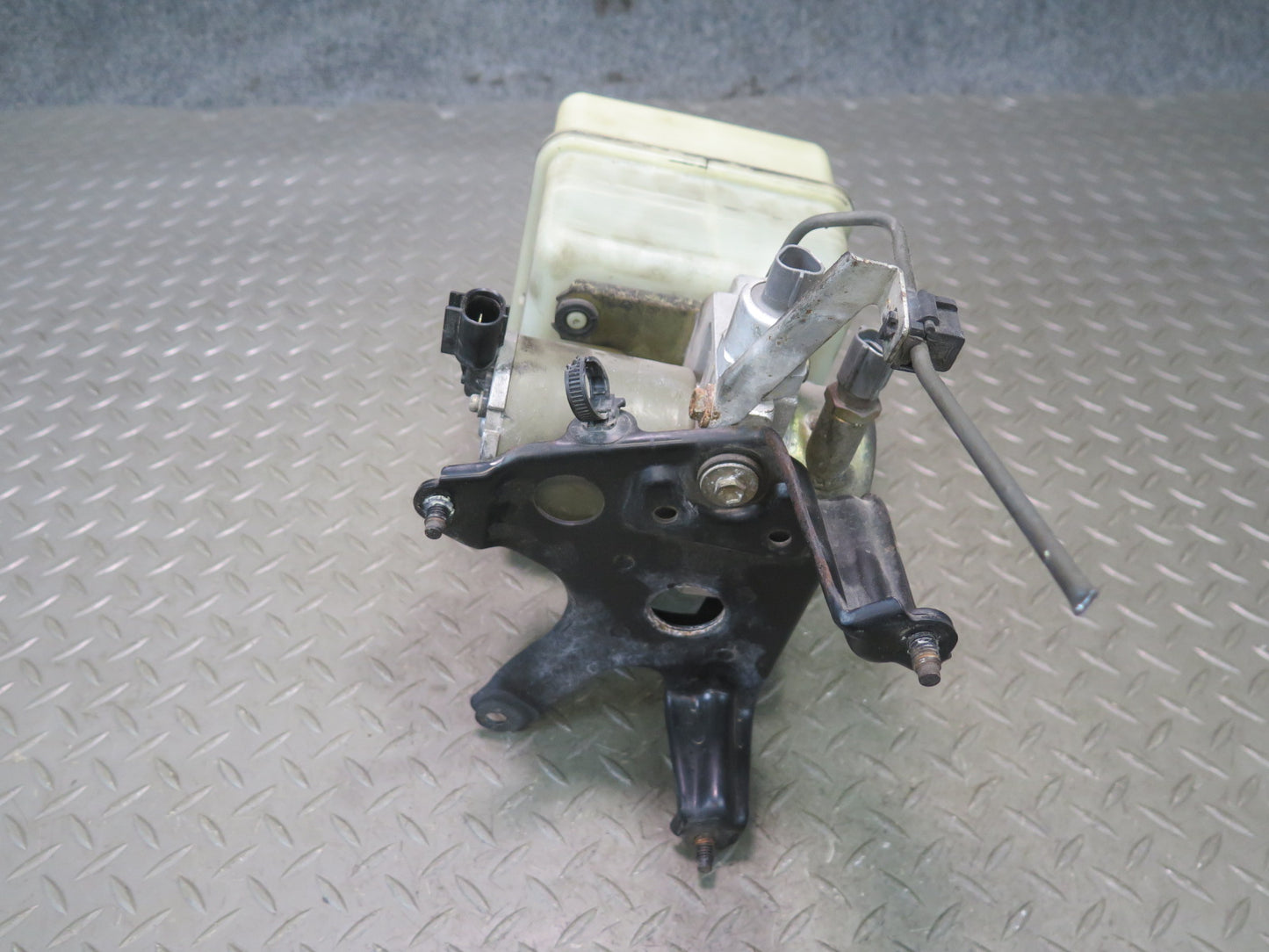 2003-2007 Lexus UZJ100L LX470 Air Ride Suspension Height Pump Motor w Reservoir