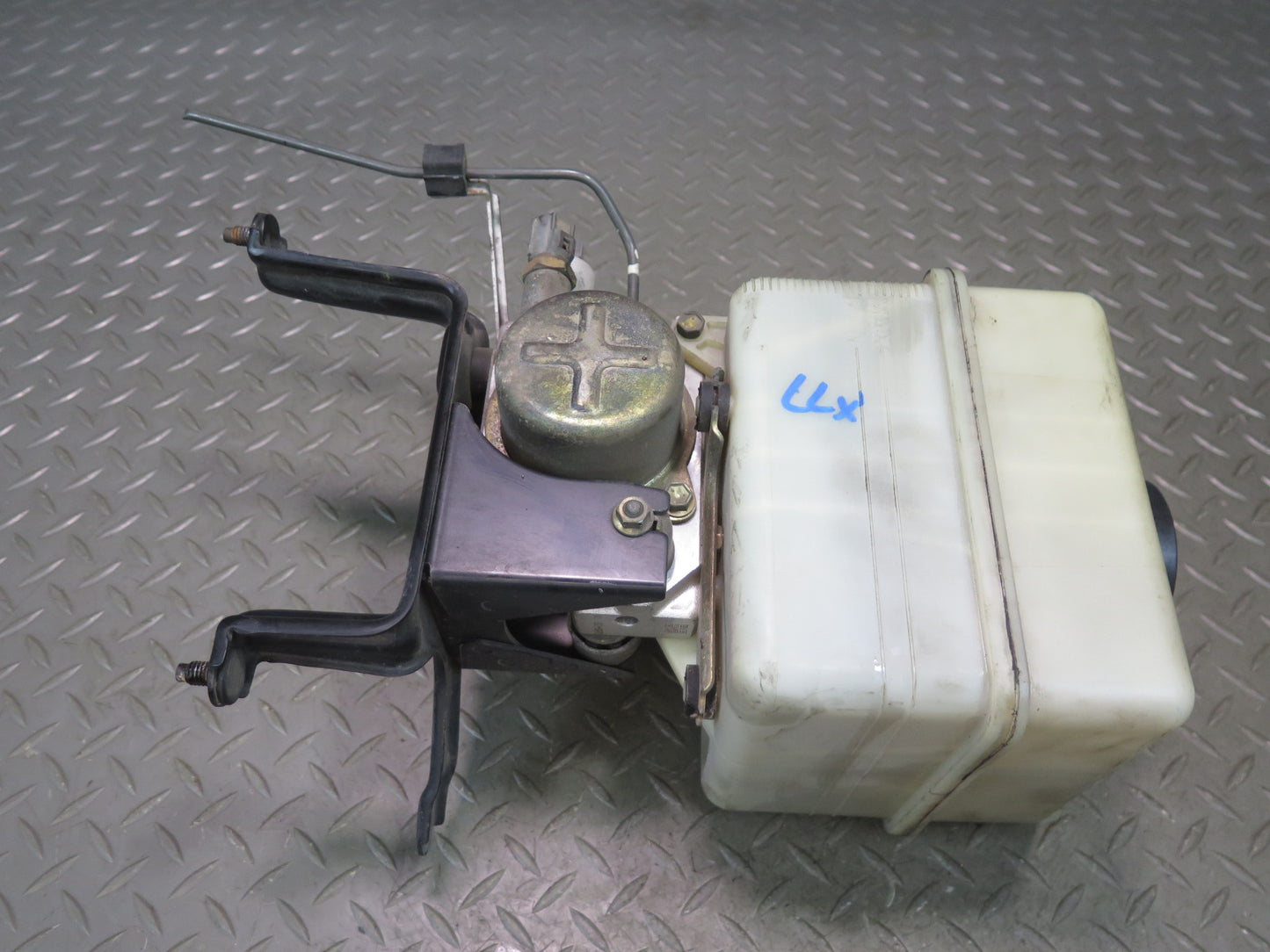 2003-2007 Lexus UZJ100L LX470 Air Ride Suspension Height Pump Motor w Reservoir