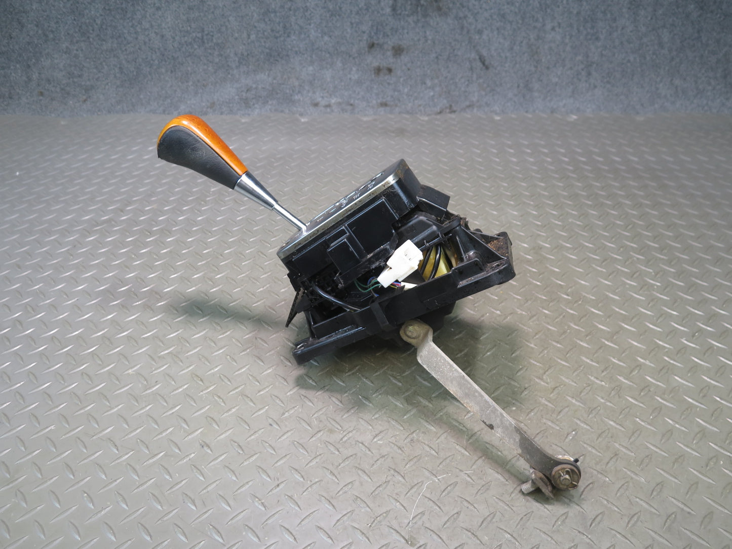 2003-2007 Lexus UZJ100L LX470 A/T Automatic Transmission Gear Shifter Selector