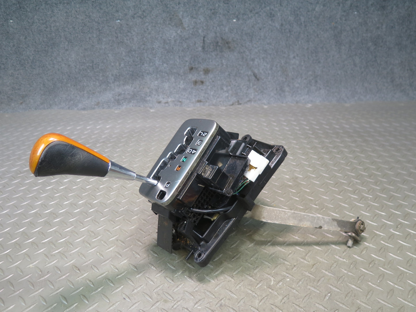 2003-2007 Lexus UZJ100L LX470 A/T Automatic Transmission Gear Shifter Selector