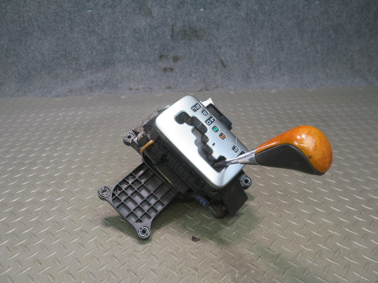 2003-2007 Lexus UZJ100L LX470 A/T Automatic Transmission Gear Shifter Selector