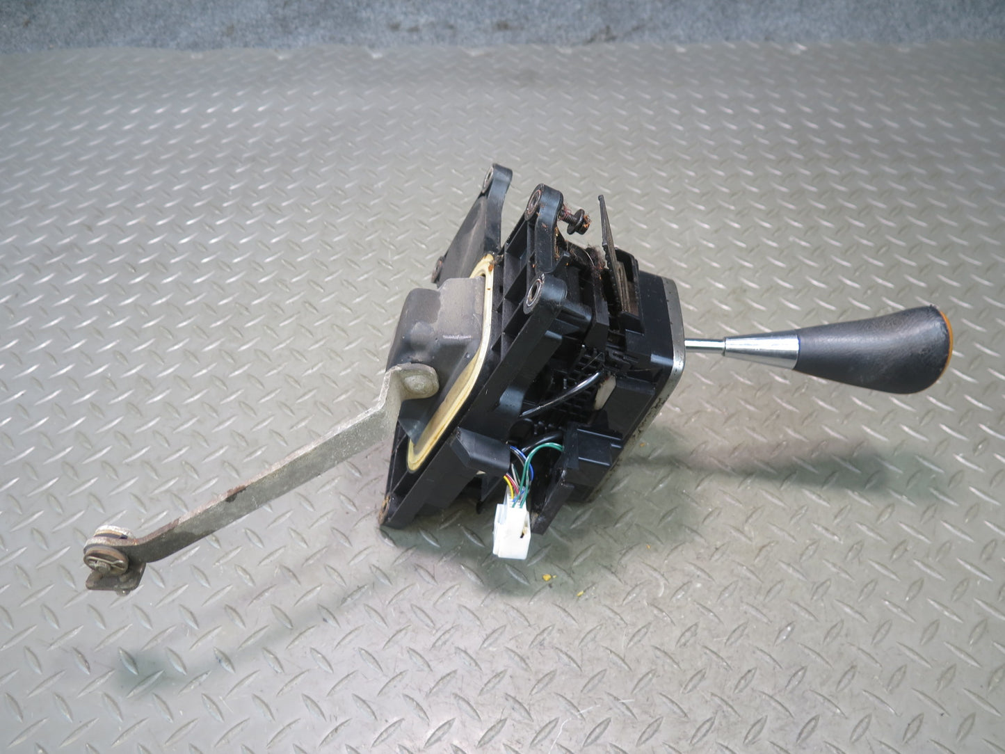 2003-2007 Lexus UZJ100L LX470 A/T Automatic Transmission Gear Shifter Selector