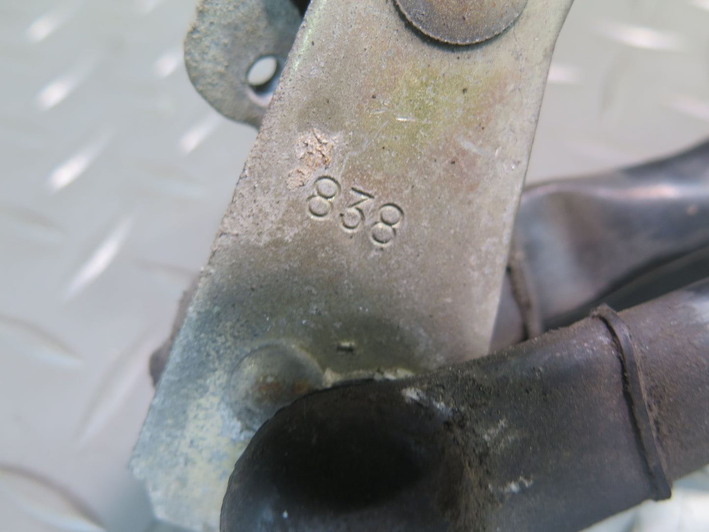 98-07 Lexus UZJ100L LX470 Front Windshield Wiper Transmission Linkage