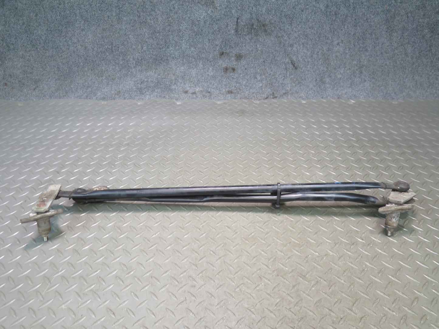 98-07 Lexus UZJ100L LX470 Front Windshield Wiper Transmission Linkage