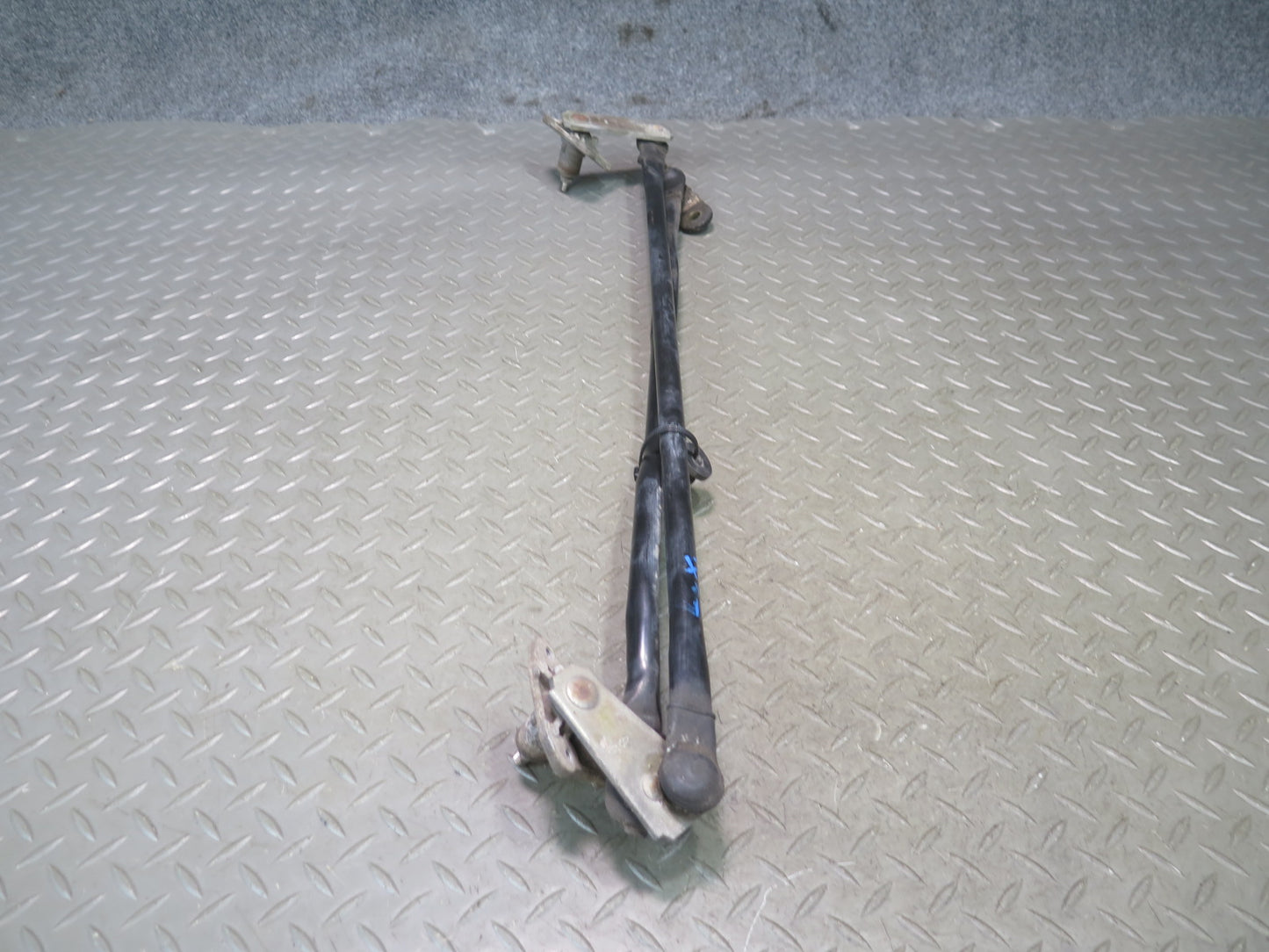 98-07 Lexus UZJ100L LX470 Front Windshield Wiper Transmission Linkage