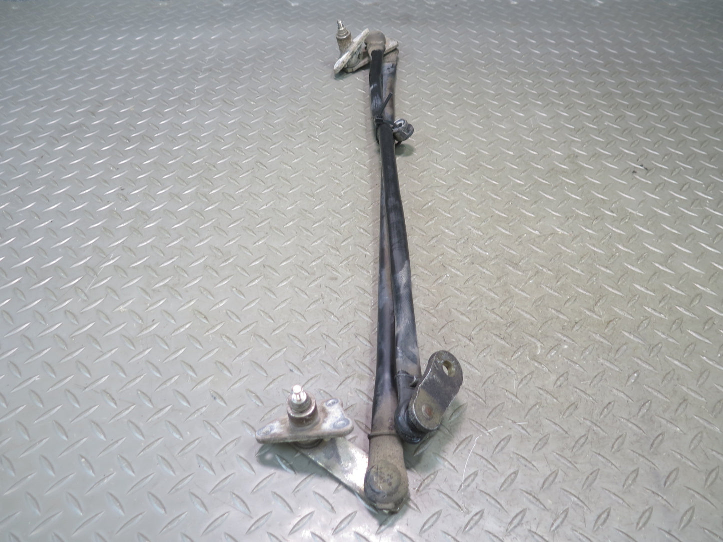 98-07 Lexus UZJ100L LX470 Front Windshield Wiper Transmission Linkage
