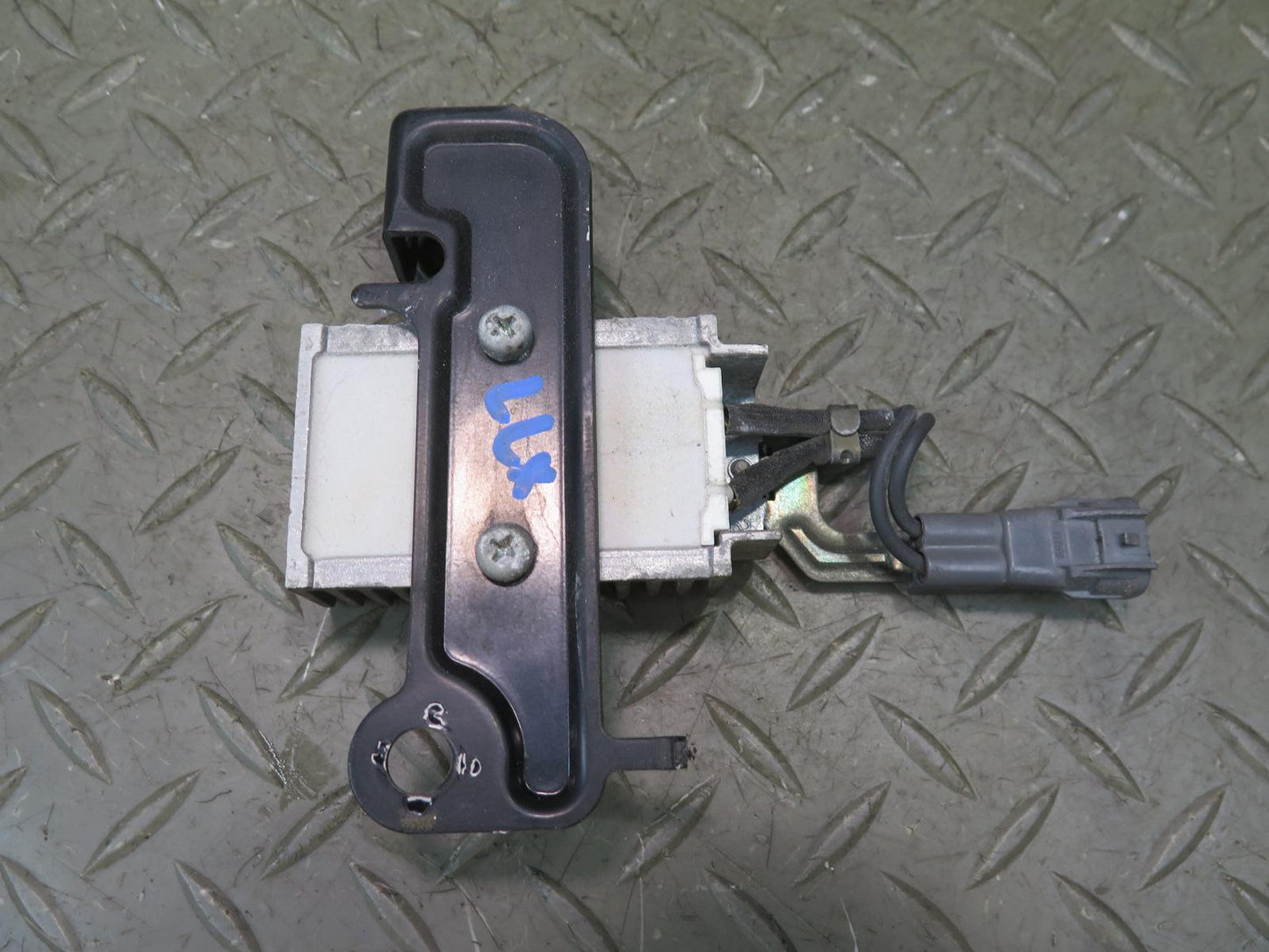 2003-2004 Lexus UZJ100L LX470 Fuel Pump Resistor Module 23080-50061