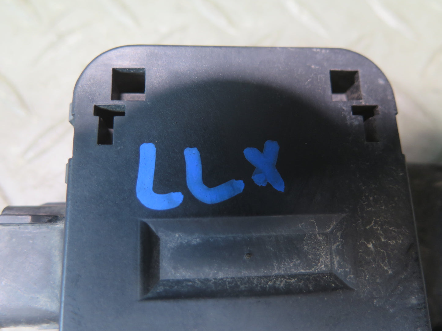 2003-2007 Lexus UZJ100L LX470 Smoke Sensor 88898-60030