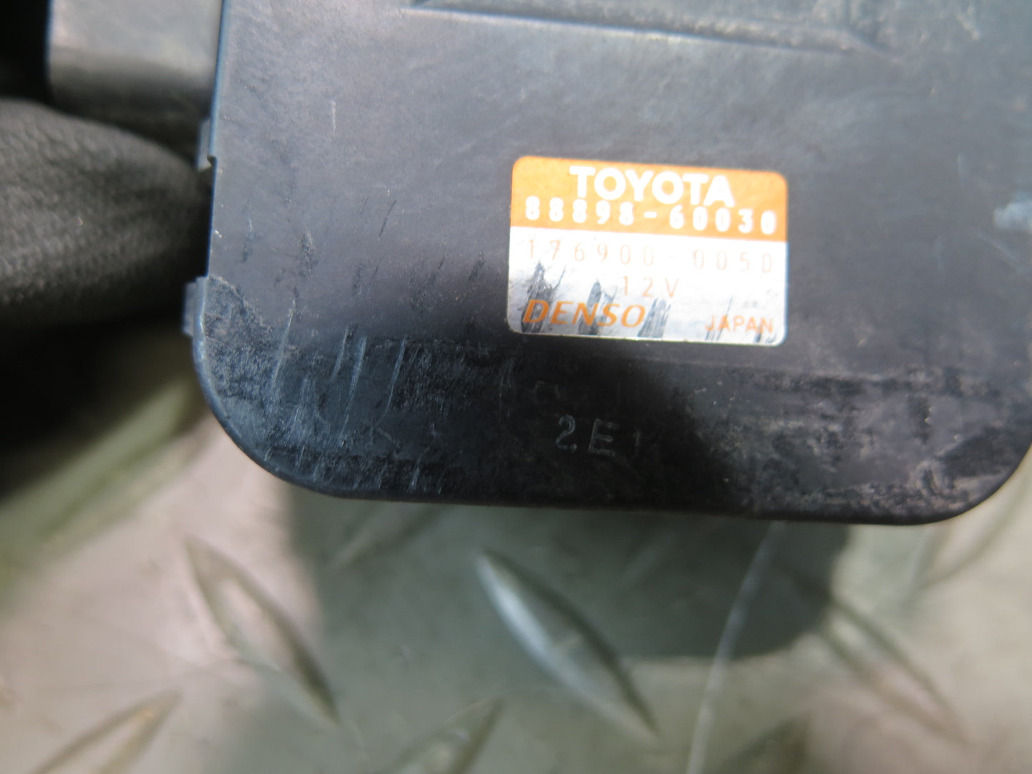 2003-2007 Lexus UZJ100L LX470 Smoke Sensor 88898-60030