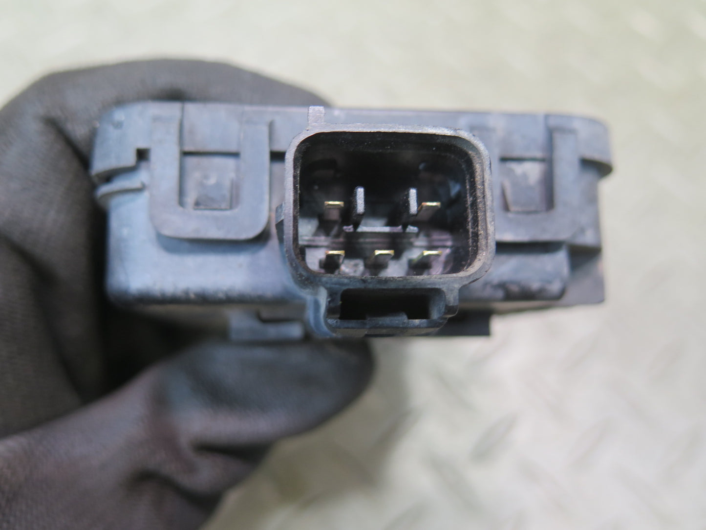 2003-2007 Lexus UZJ100L LX470 Smoke Sensor 88898-60030