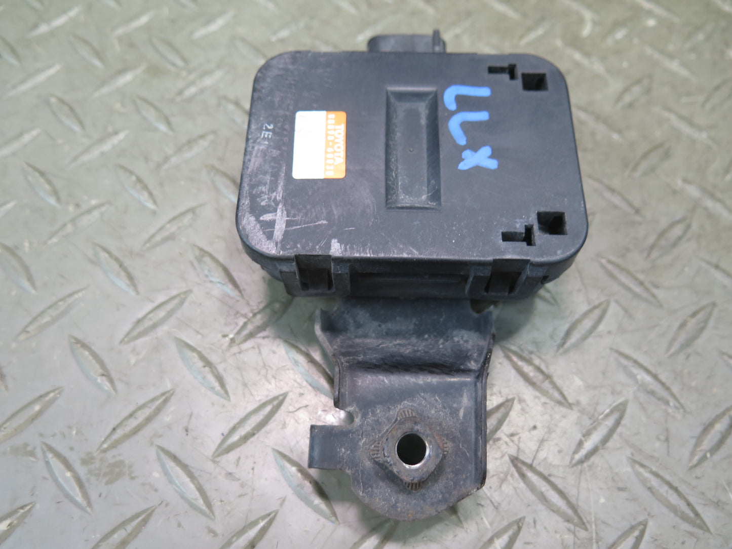 2003-2007 Lexus UZJ100L LX470 Smoke Sensor 88898-60030