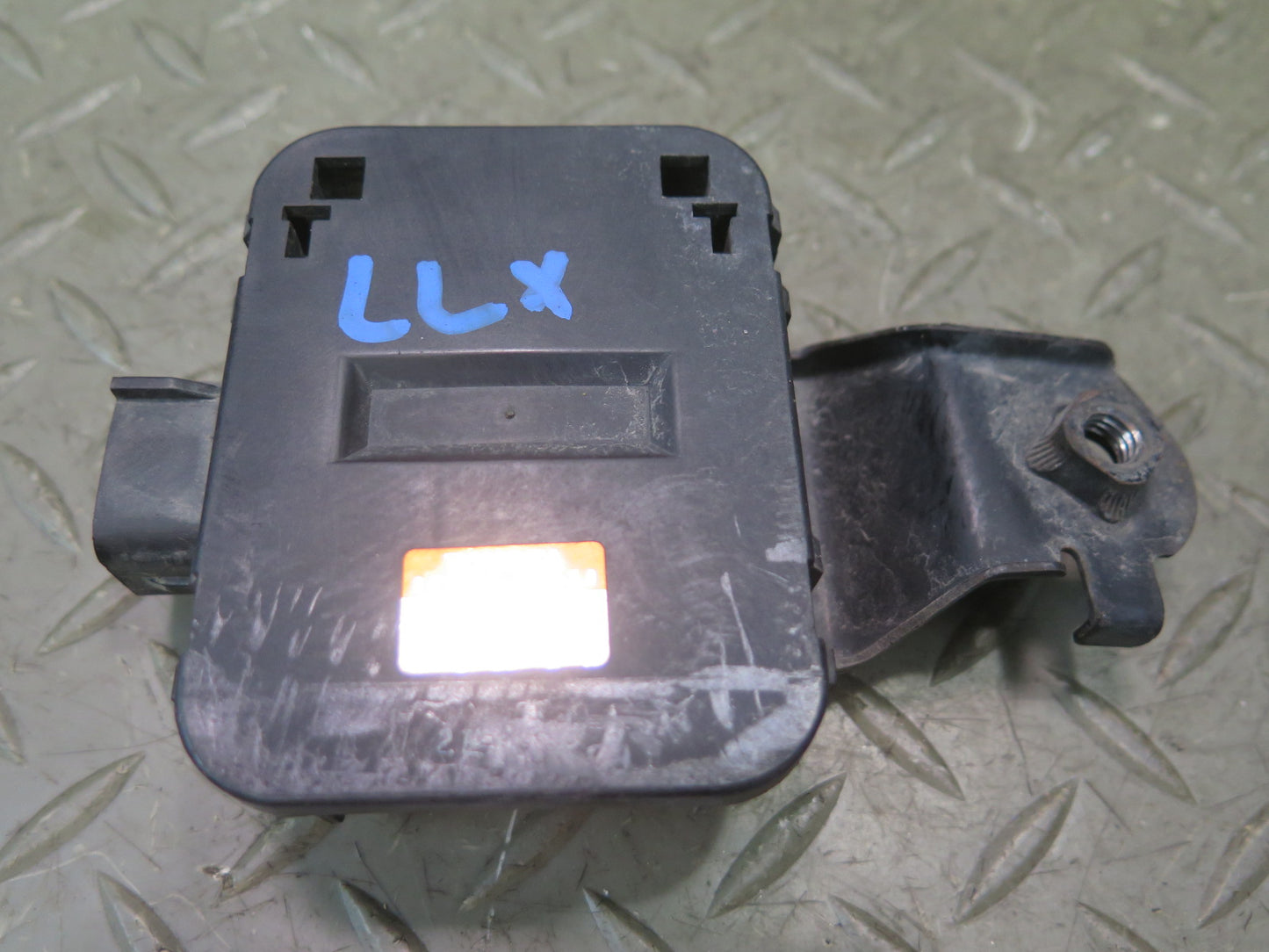 2003-2007 Lexus UZJ100L LX470 Smoke Sensor 88898-60030