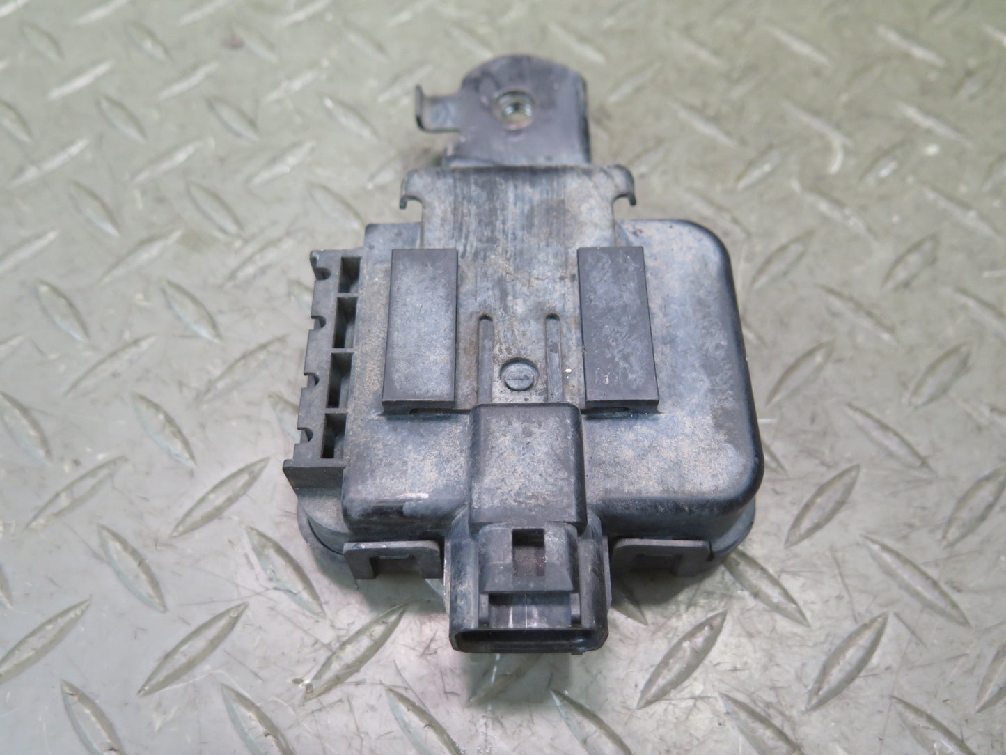 2003-2007 Lexus UZJ100L LX470 Smoke Sensor 88898-60030