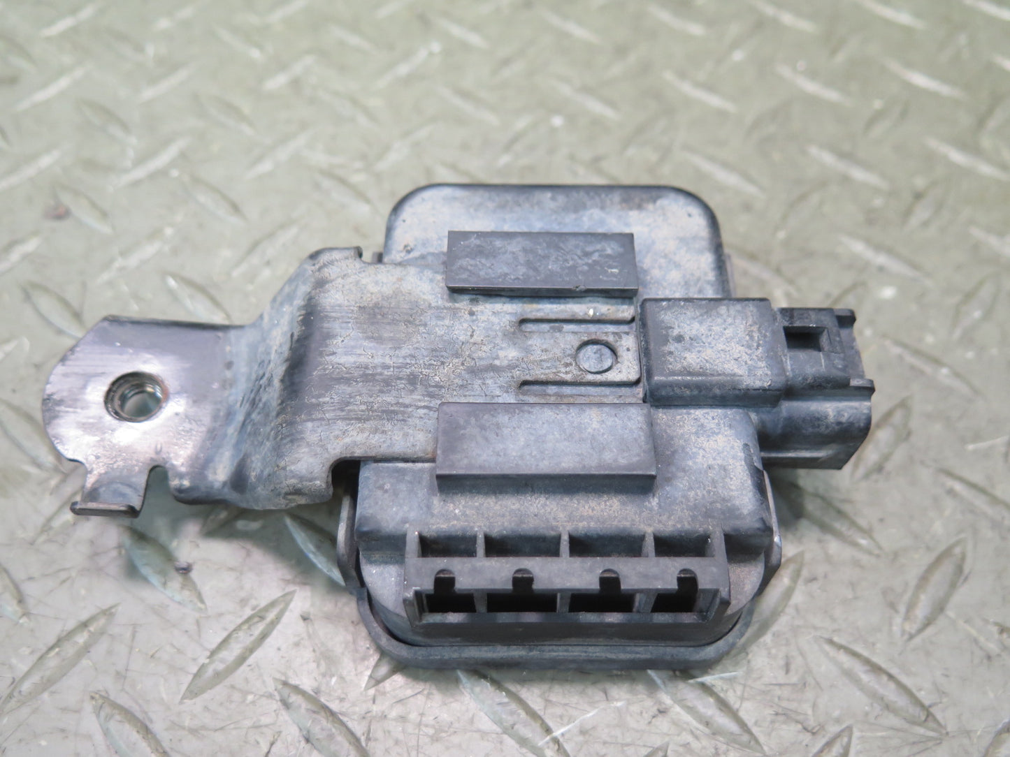 2003-2007 Lexus UZJ100L LX470 Smoke Sensor 88898-60030