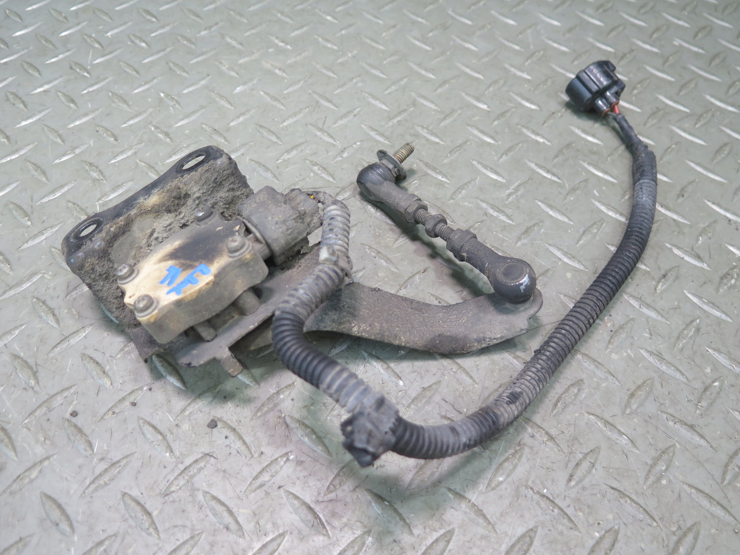 03-07 Lexus UZJ100L LX470 Front Left Suspension Height Level Sensor