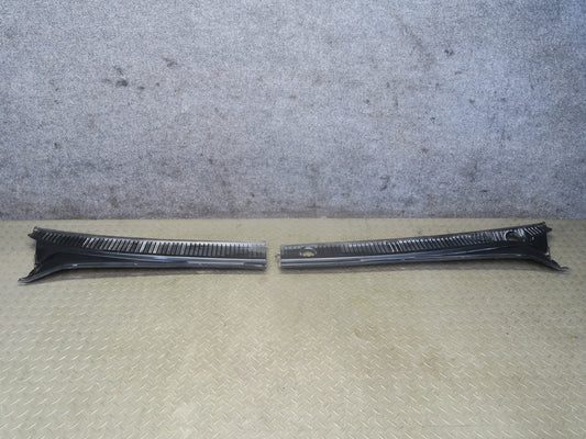 1998-2007 Lexus UZJ100L LX470 Front Windshield Left & Right Vent Cowl Set of 2
