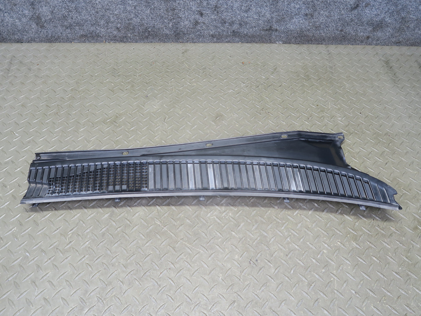 1998-2007 Lexus UZJ100L LX470 Front Windshield Left & Right Vent Cowl Set of 2