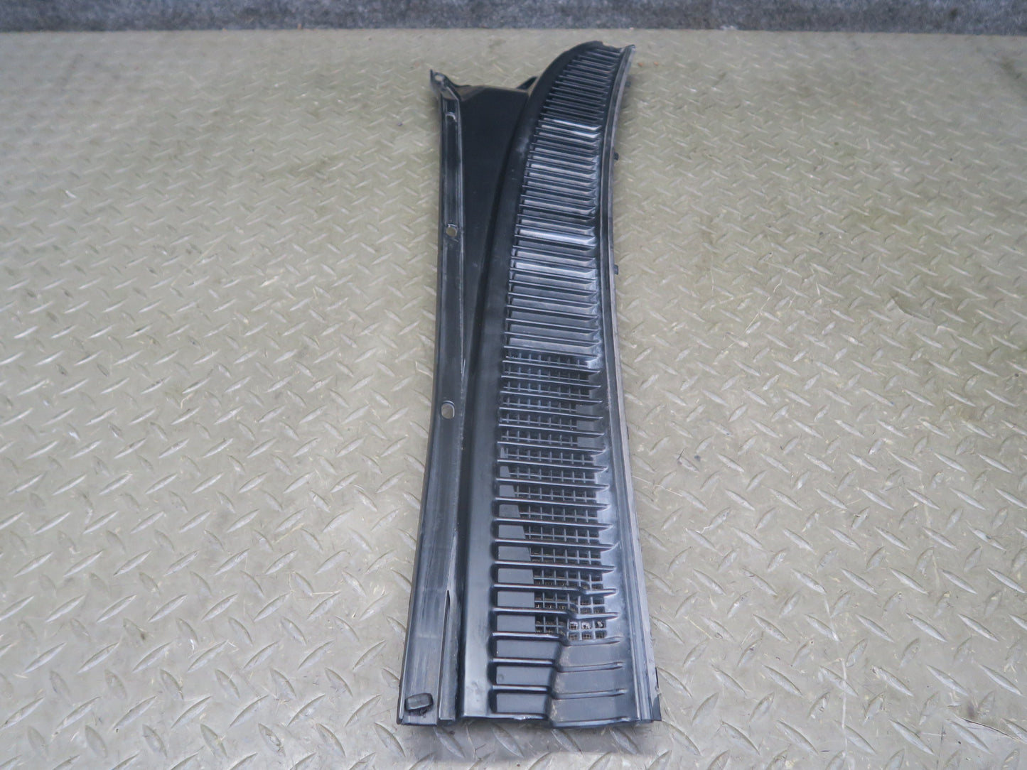 1998-2007 Lexus UZJ100L LX470 Front Windshield Left & Right Vent Cowl Set of 2