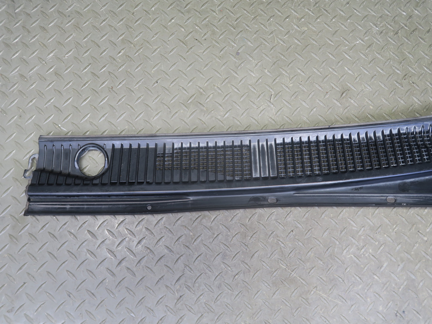 1998-2007 Lexus UZJ100L LX470 Front Windshield Left & Right Vent Cowl Set of 2