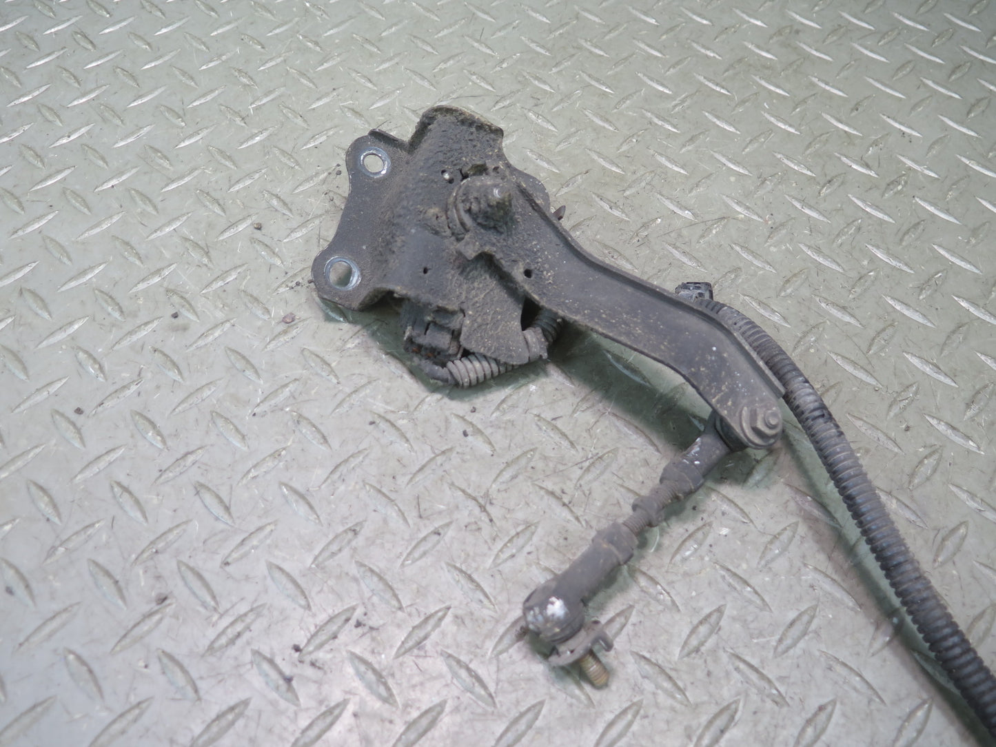 03-07 Lexus UZJ100L LX470 Front Left Suspension Height Level Sensor