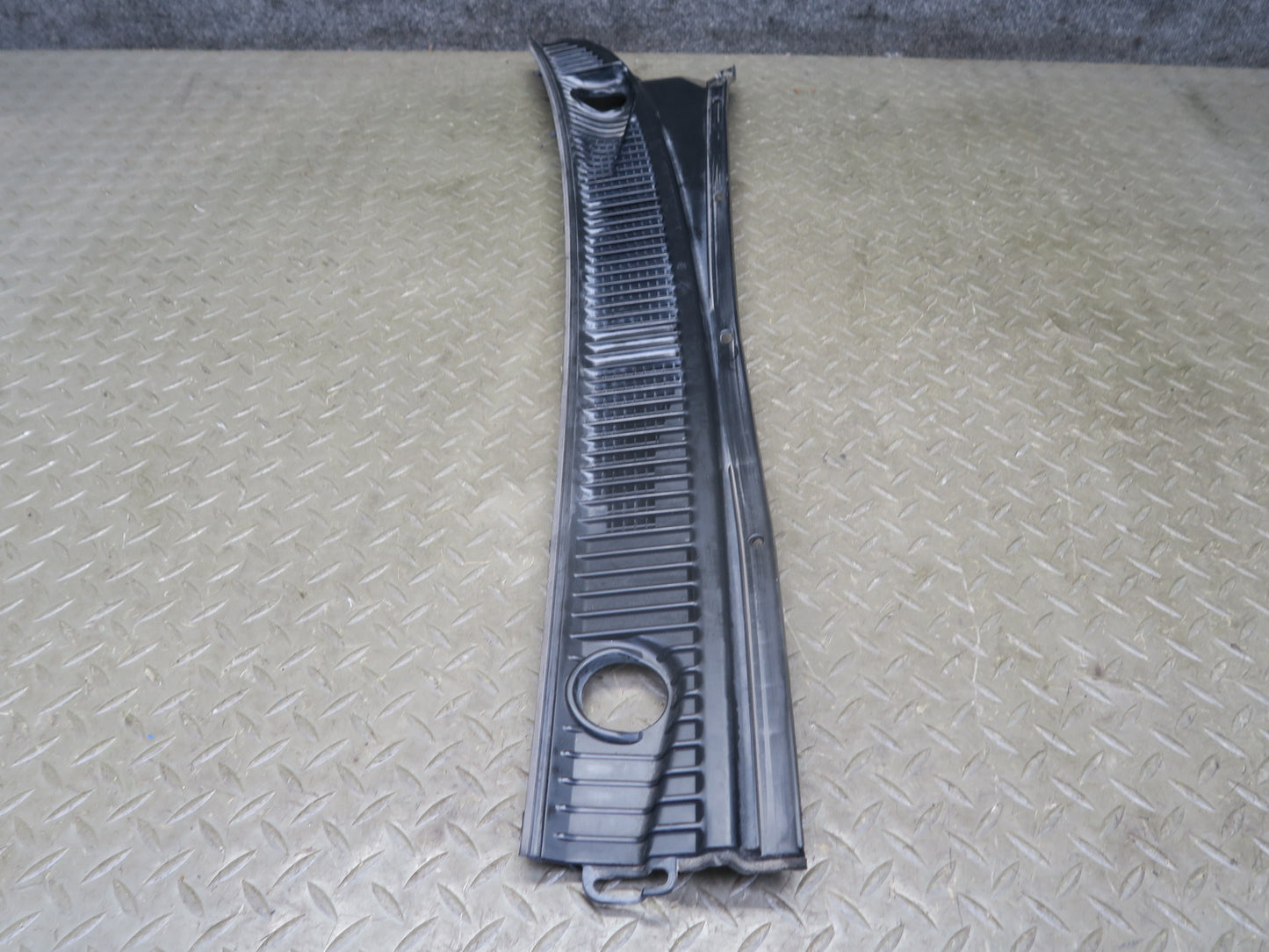 1998-2007 Lexus UZJ100L LX470 Front Windshield Left & Right Vent Cowl Set of 2