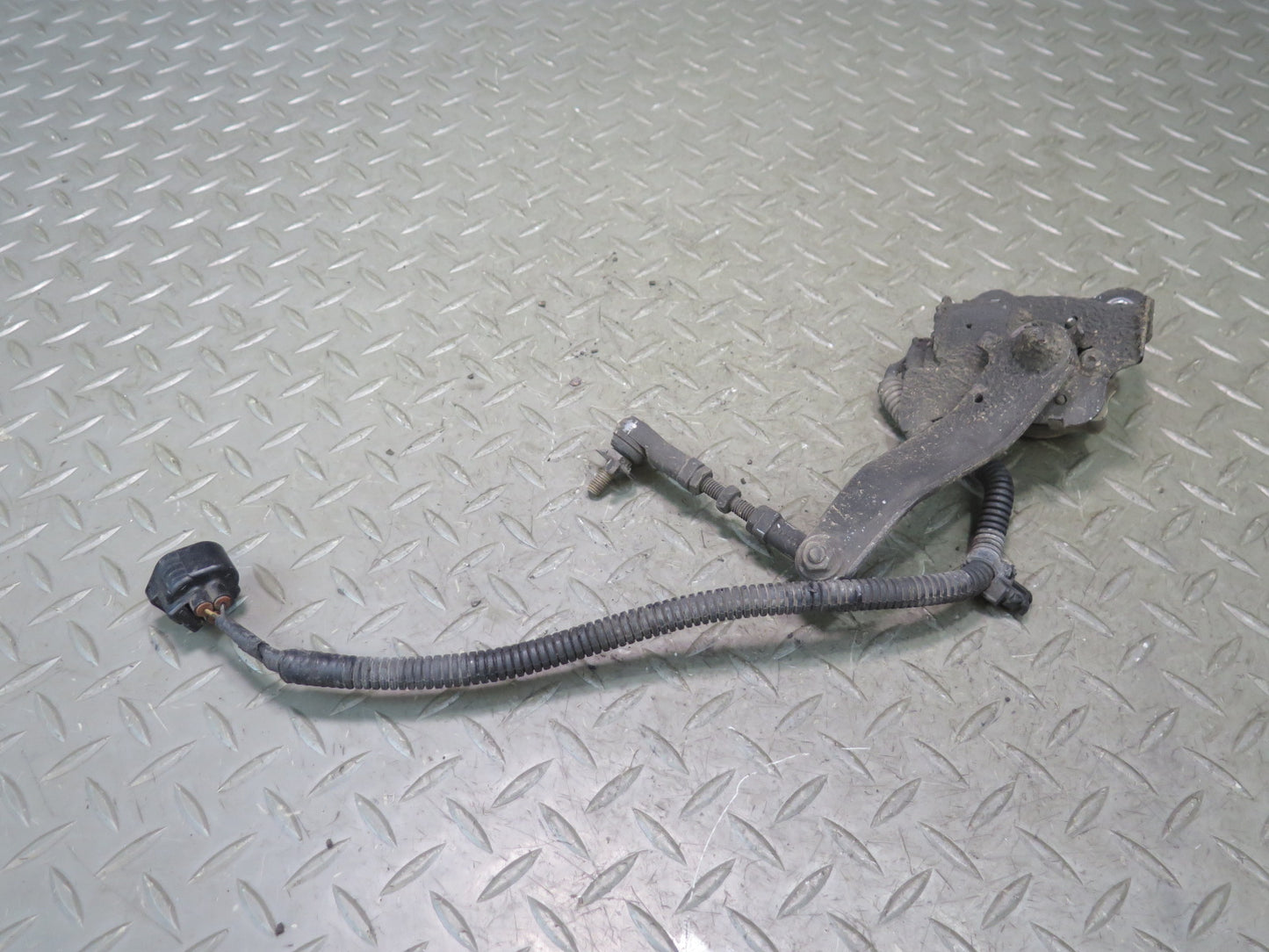 03-07 Lexus UZJ100L LX470 Front Left Suspension Height Level Sensor