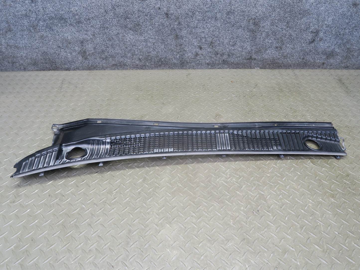 1998-2007 Lexus UZJ100L LX470 Front Windshield Left & Right Vent Cowl Set of 2