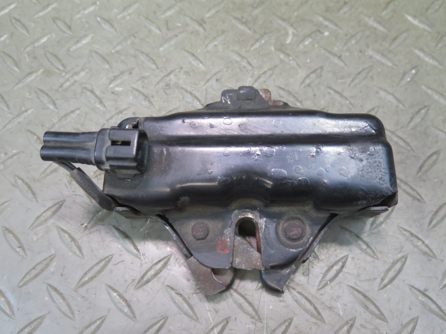 1998-2007 Lexus UZJ100L LX470 Front Hood Lock Latch