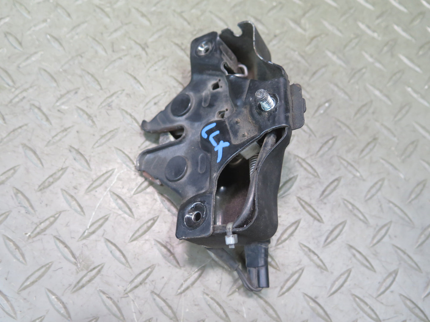 1998-2007 Lexus UZJ100L LX470 Front Hood Lock Latch