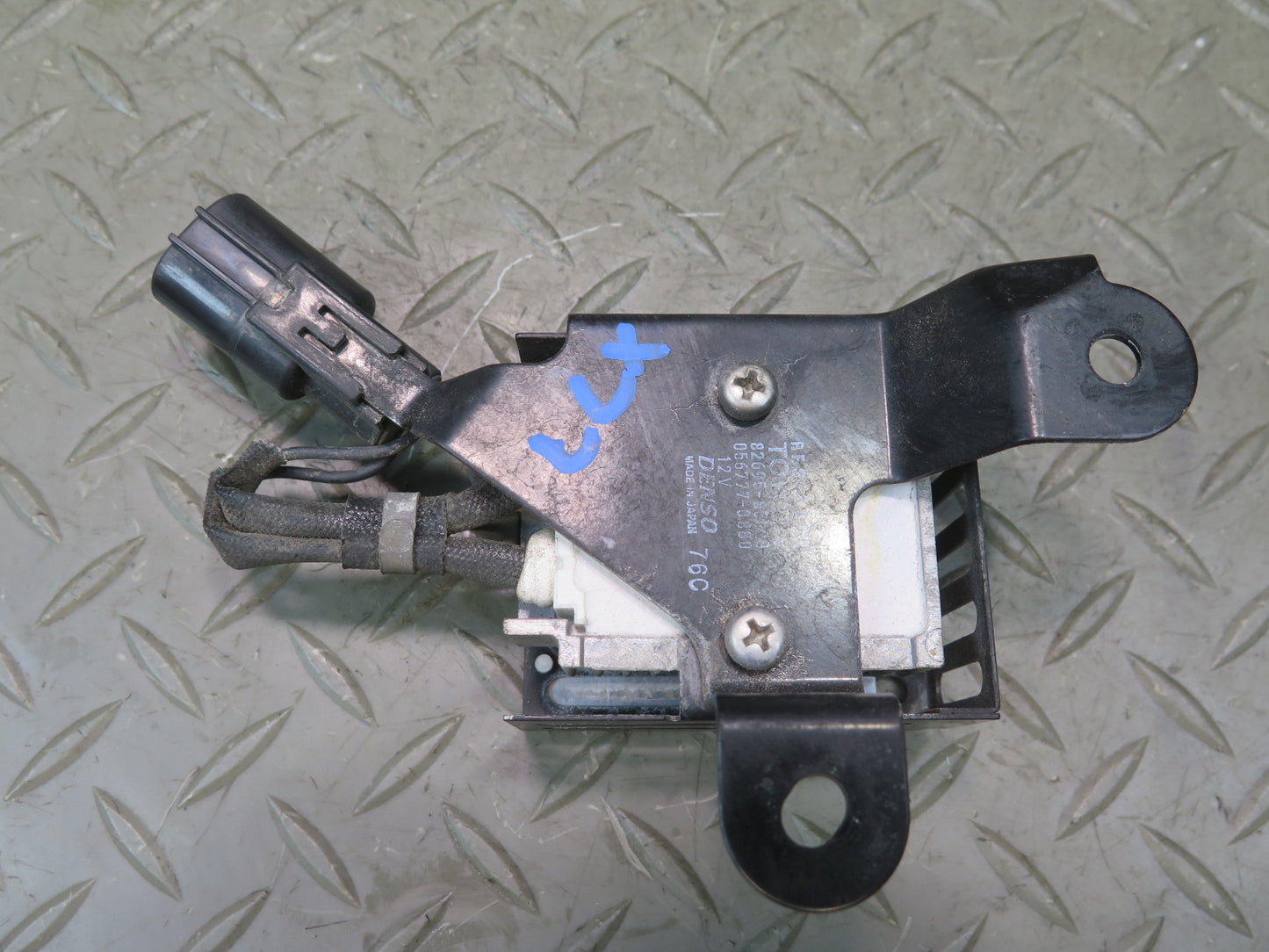 1998-2007 Lexus UZJ100L LX470 Daytime Running Light Resistor 82695-60020