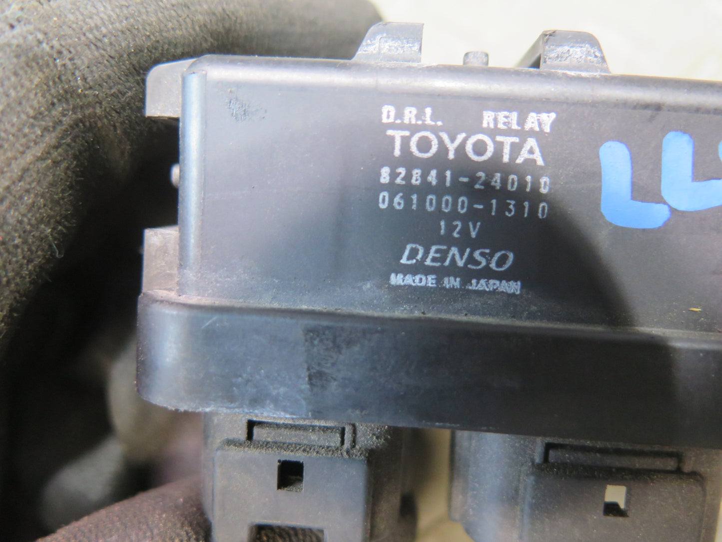 2003-2005 Lexus UZJ100L LX470 Running Light Relay Module 82841-24010