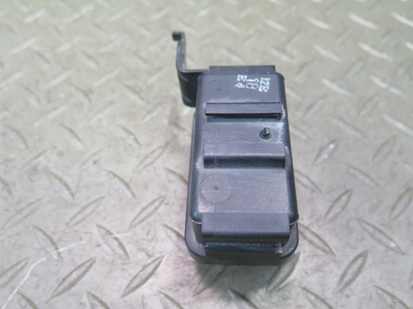 2003-2005 Lexus UZJ100L LX470 Running Light Relay Module 82841-24010