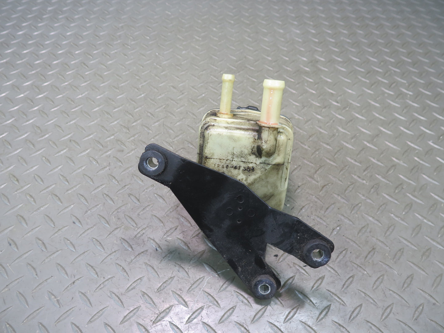 1998-2007 Lexus LX470 Power Steering Fluid Reservoir Bottle Tank w Bracket