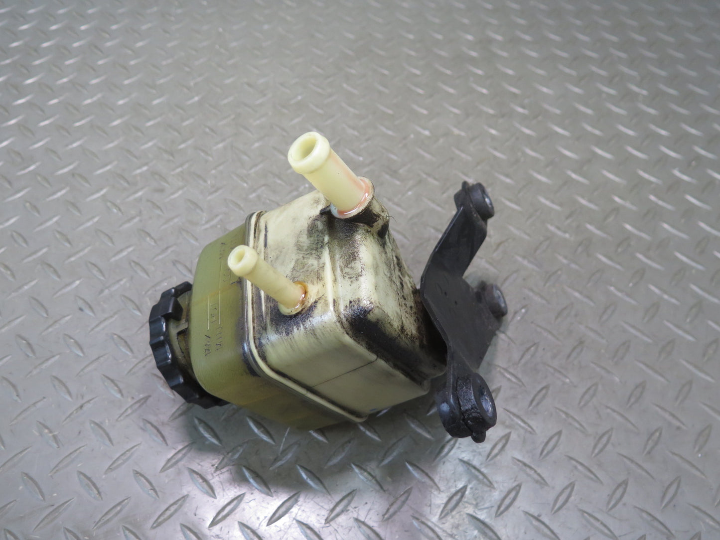 1998-2007 Lexus LX470 Power Steering Fluid Reservoir Bottle Tank w Bracket