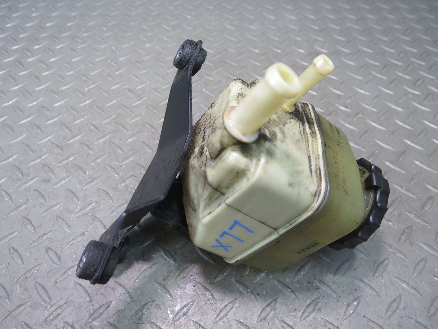 1998-2007 Lexus LX470 Power Steering Fluid Reservoir Bottle Tank w Bracket