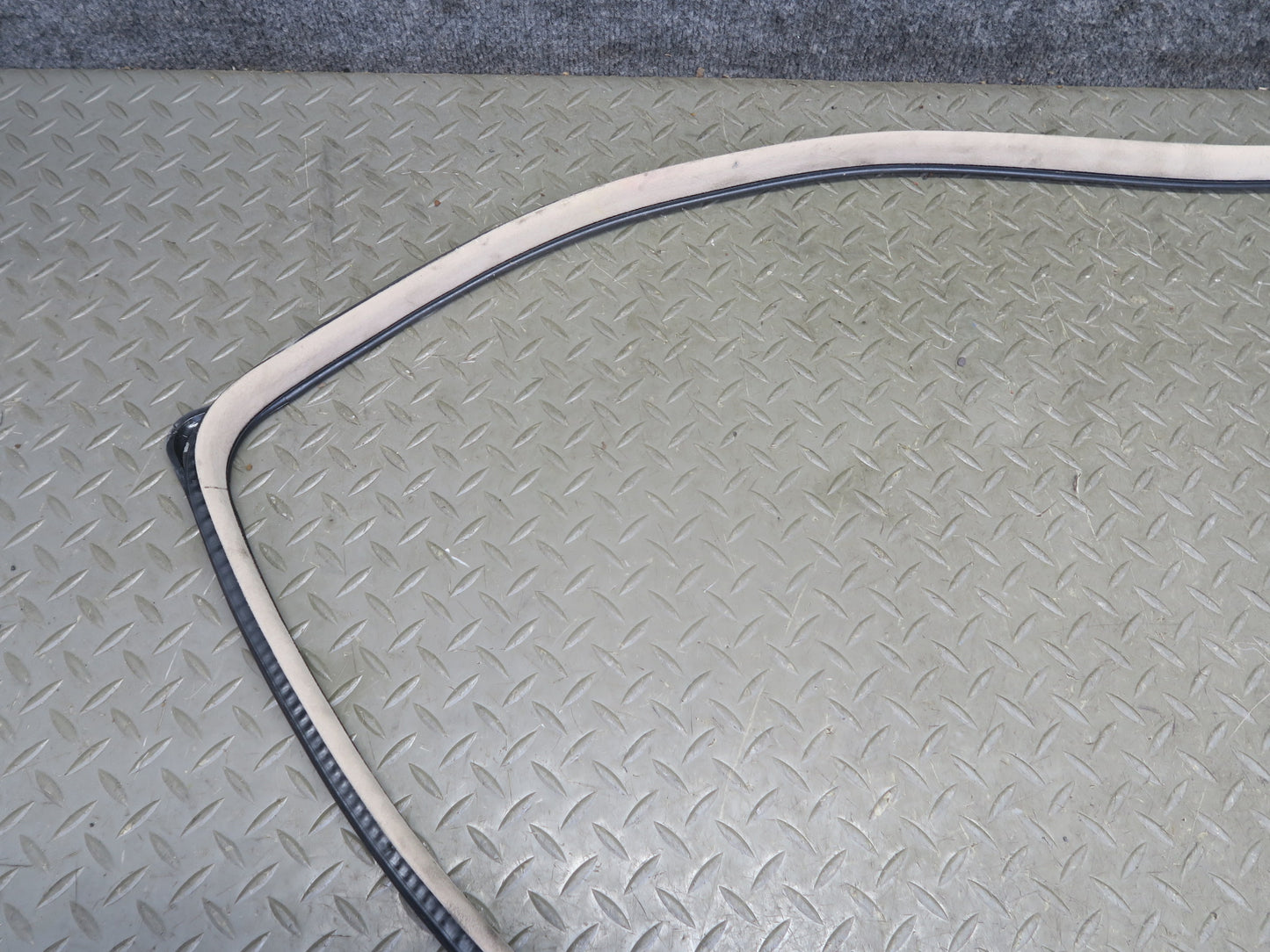 2003-2007 Lexus UZJ100L LX470 Front Left Door Weatherstrip Rubber Seal
