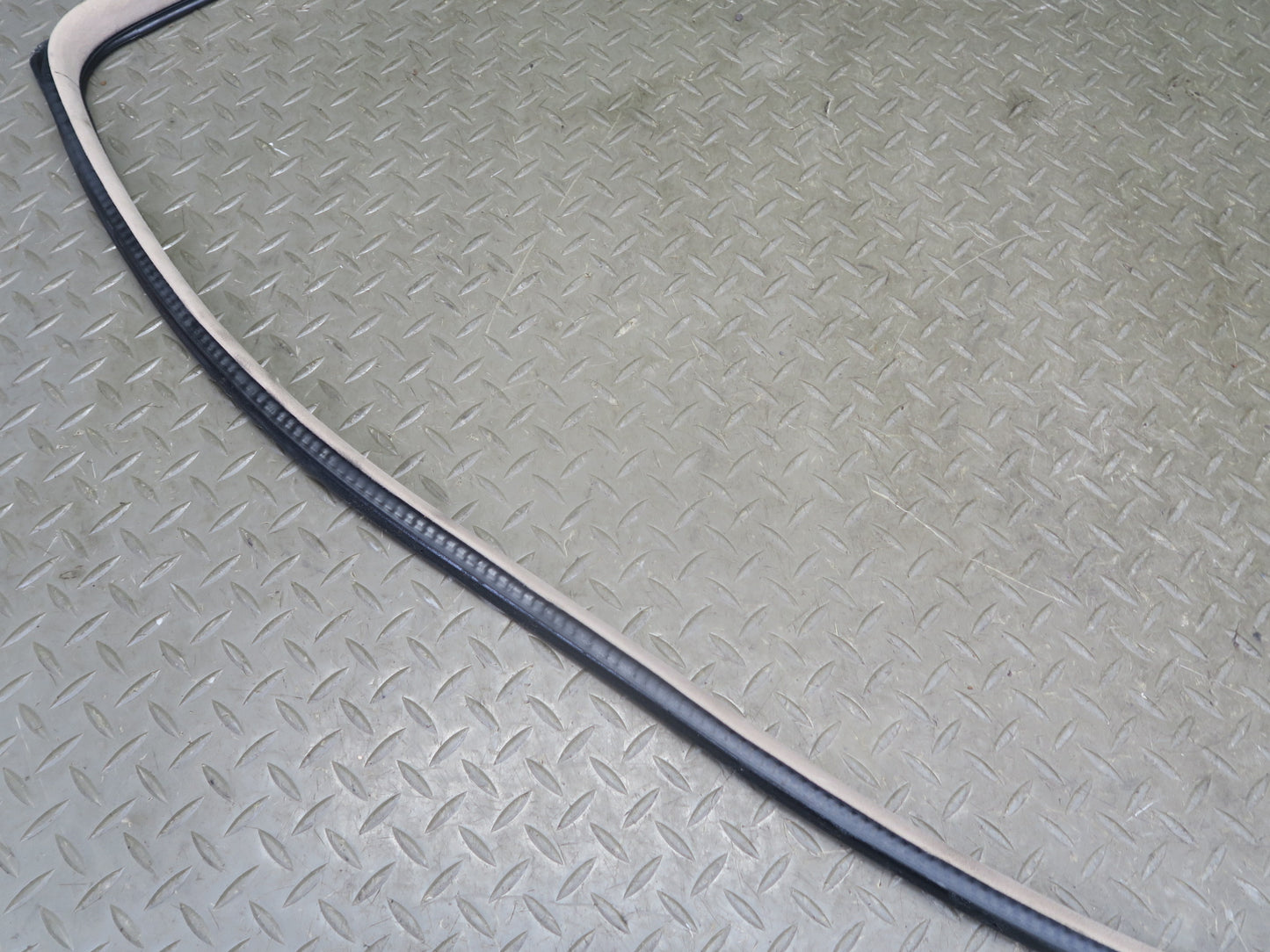 2003-2007 Lexus UZJ100L LX470 Front Left Door Weatherstrip Rubber Seal