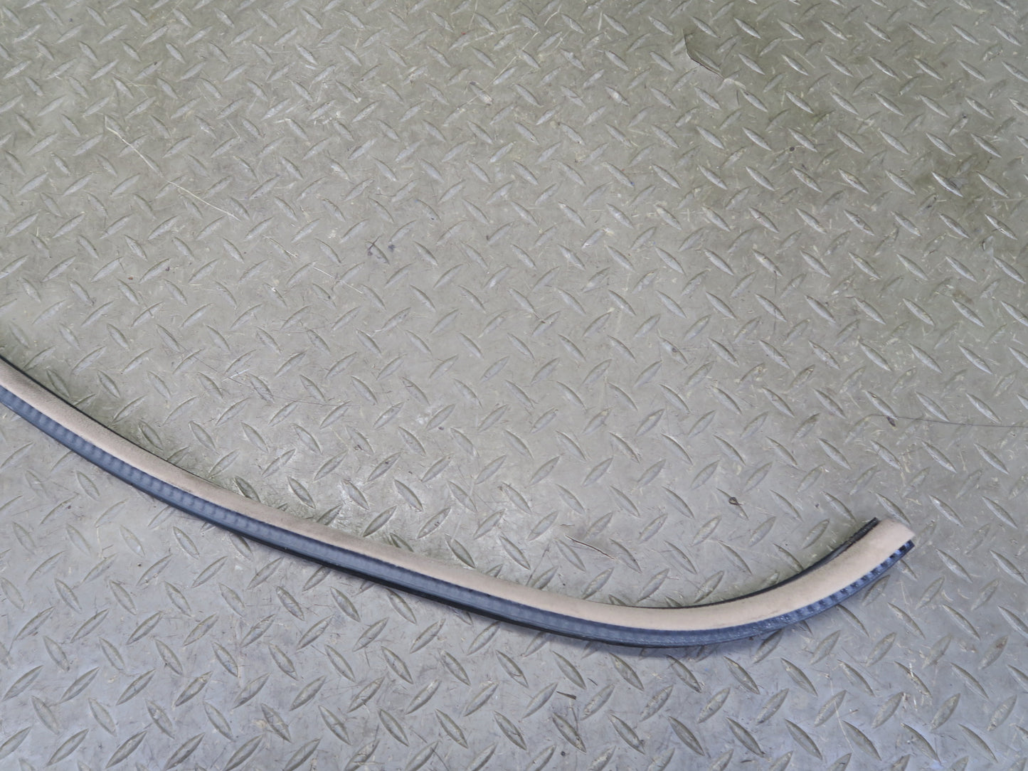 2003-2007 Lexus UZJ100L LX470 Front Left Door Weatherstrip Rubber Seal
