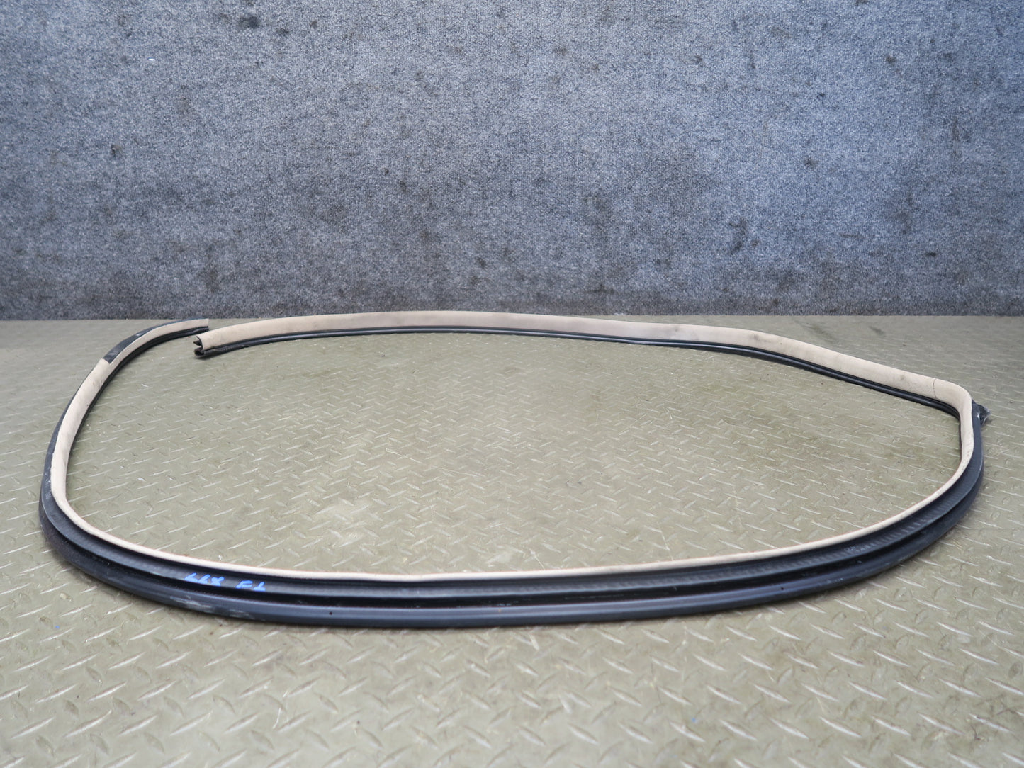 2003-2007 Lexus UZJ100L LX470 Front Left Door Weatherstrip Rubber Seal