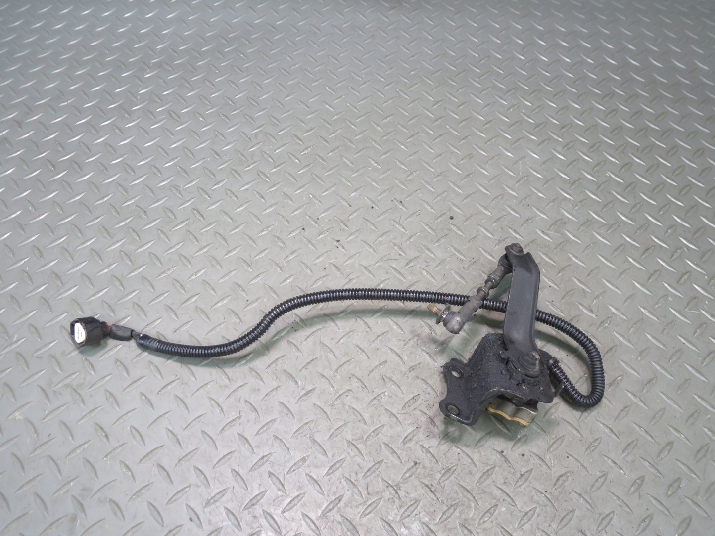 03-07 Lexus UZJ100L LX470 Front Right Suspension Height Level Sensor