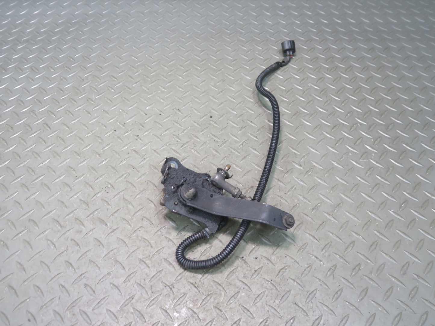 03-07 Lexus UZJ100L LX470 Front Right Suspension Height Level Sensor