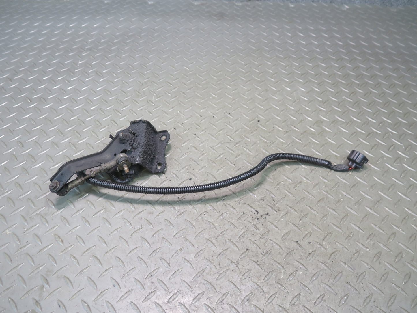 03-07 Lexus UZJ100L LX470 Front Right Suspension Height Level Sensor