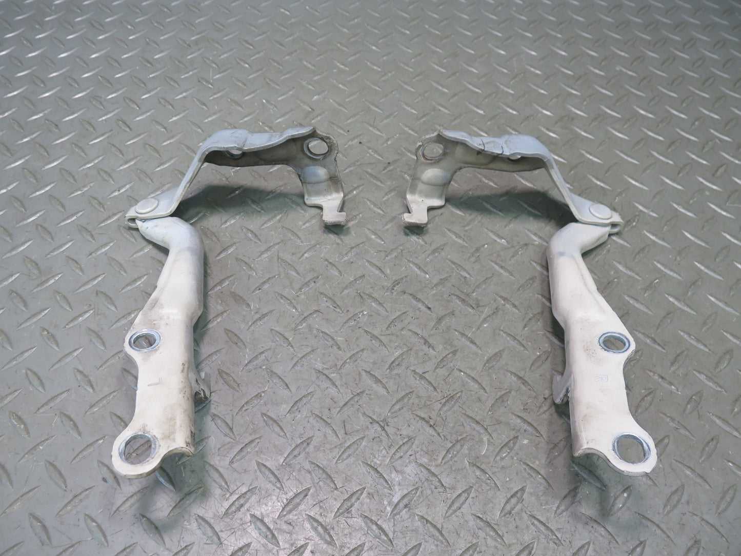 1998-2007 Lexus UZJ100L LX470 Front Left & Right Hood Hinge Set of 2