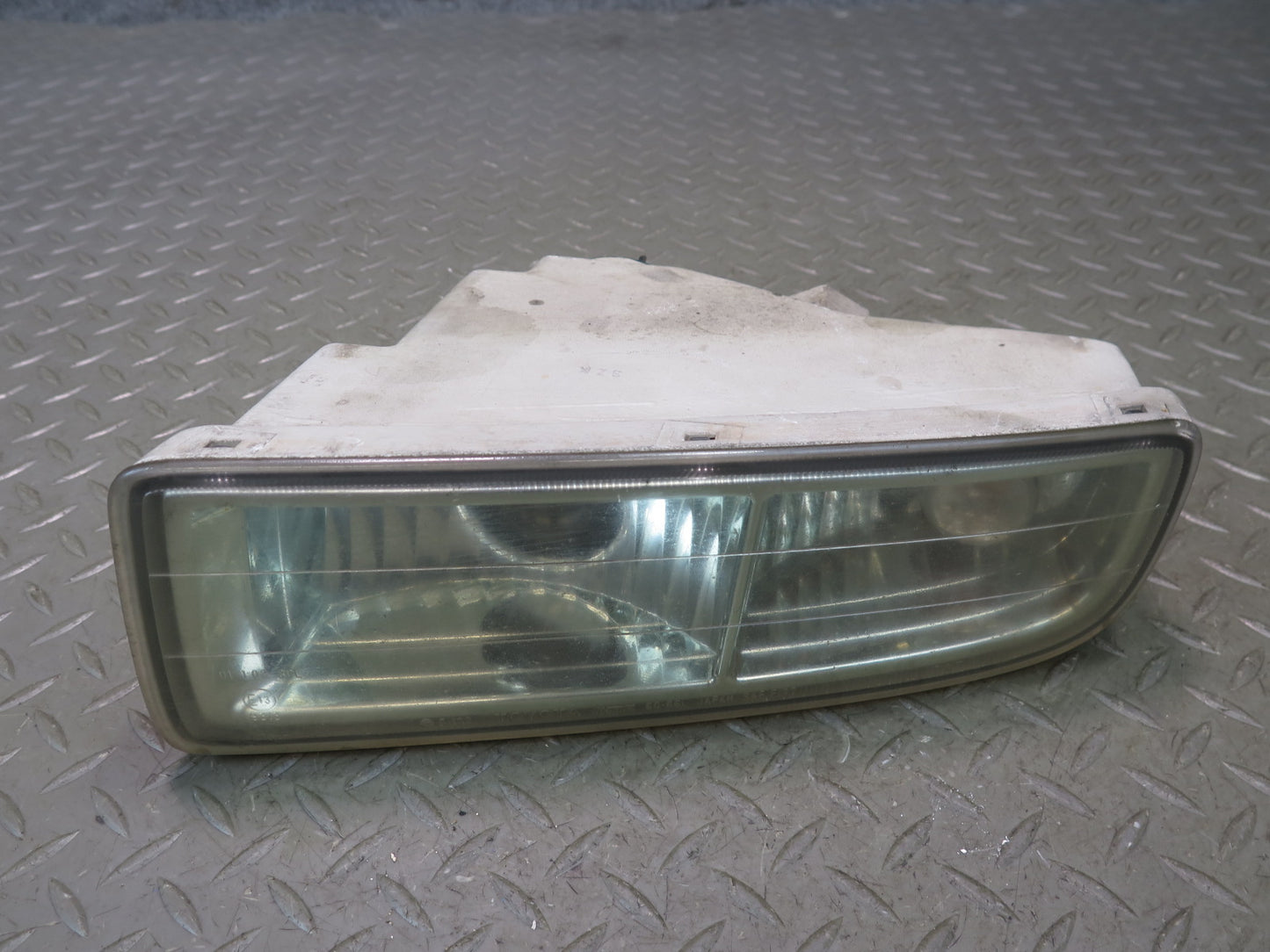 2003-2005 Lexus UZJ100L LX470 Front Left & Right Fog Light Lamp Set of 2
