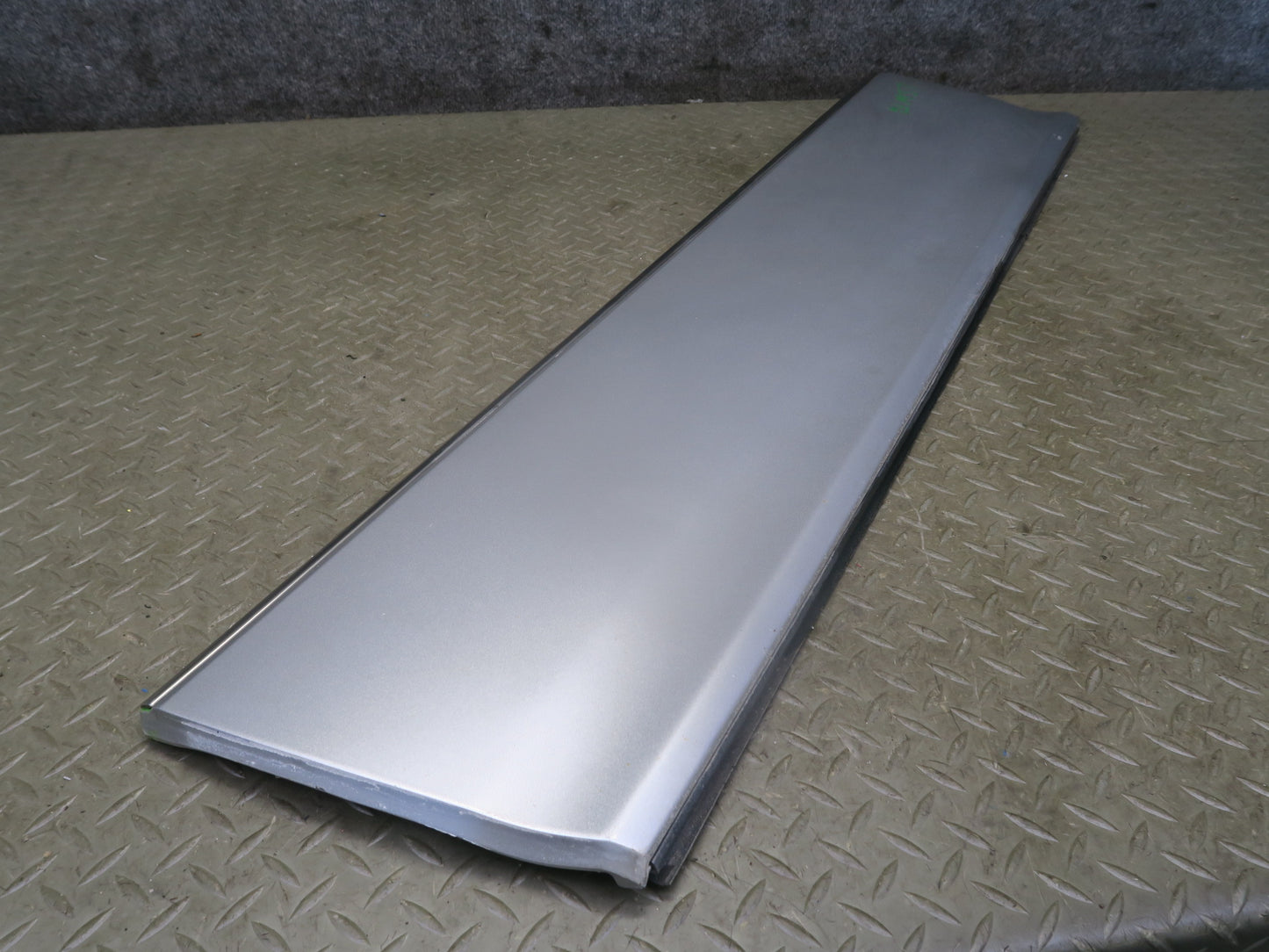 04-06 Lexus UCF30L LS430 Left Fender Door Lower Exterior Molding Trim Set OEM