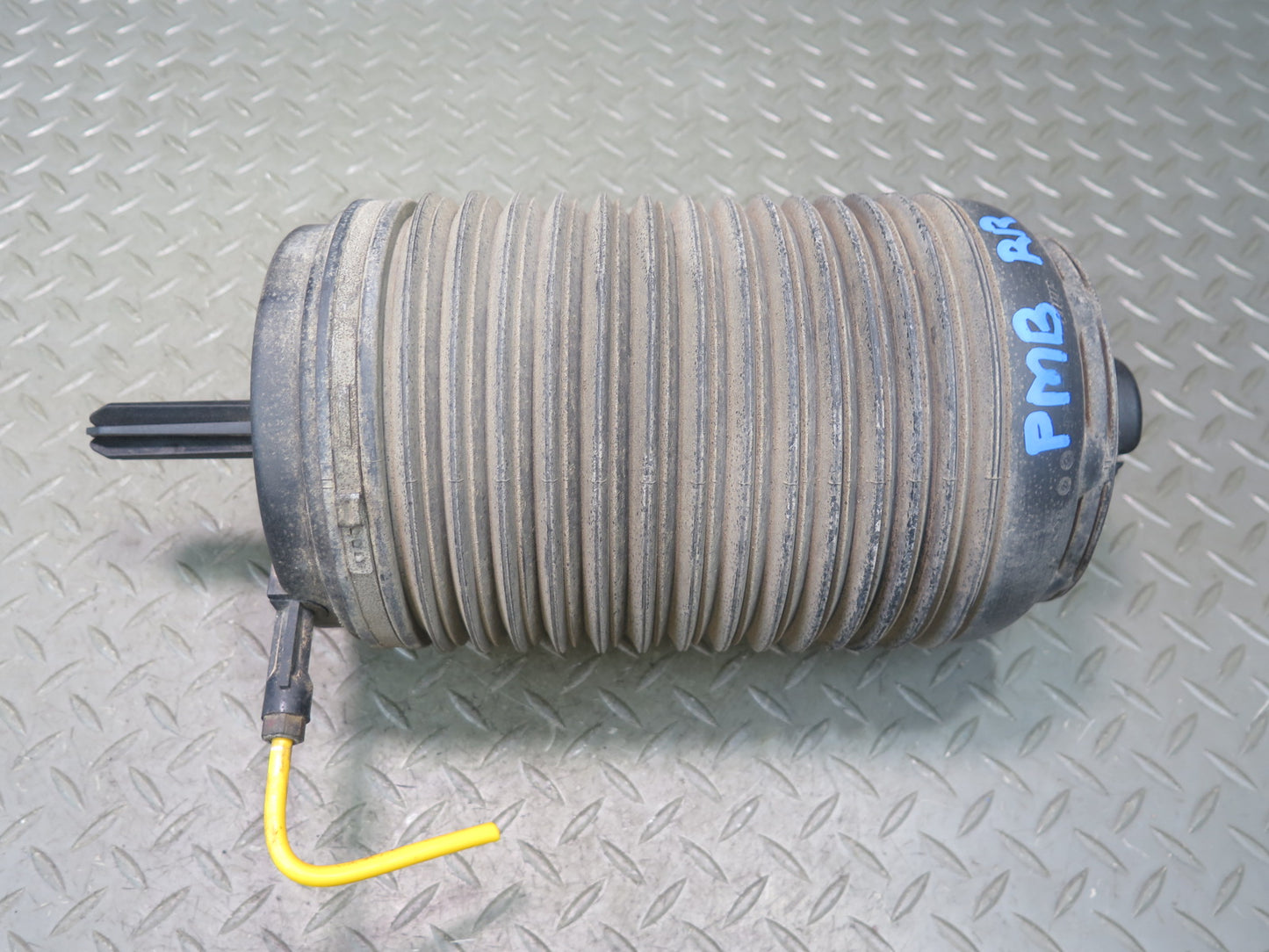 2015-2018 Porsche Macan Rear Right Passenger Side Air Suspension Spring Set