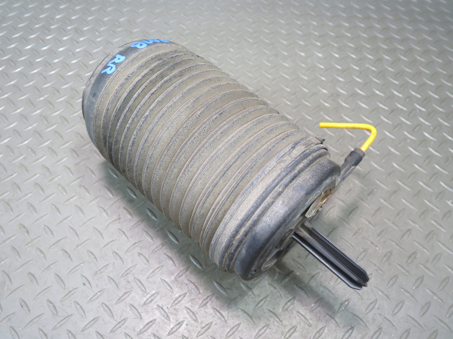 2015-2018 Porsche Macan Rear Right Passenger Side Air Suspension Spring Set