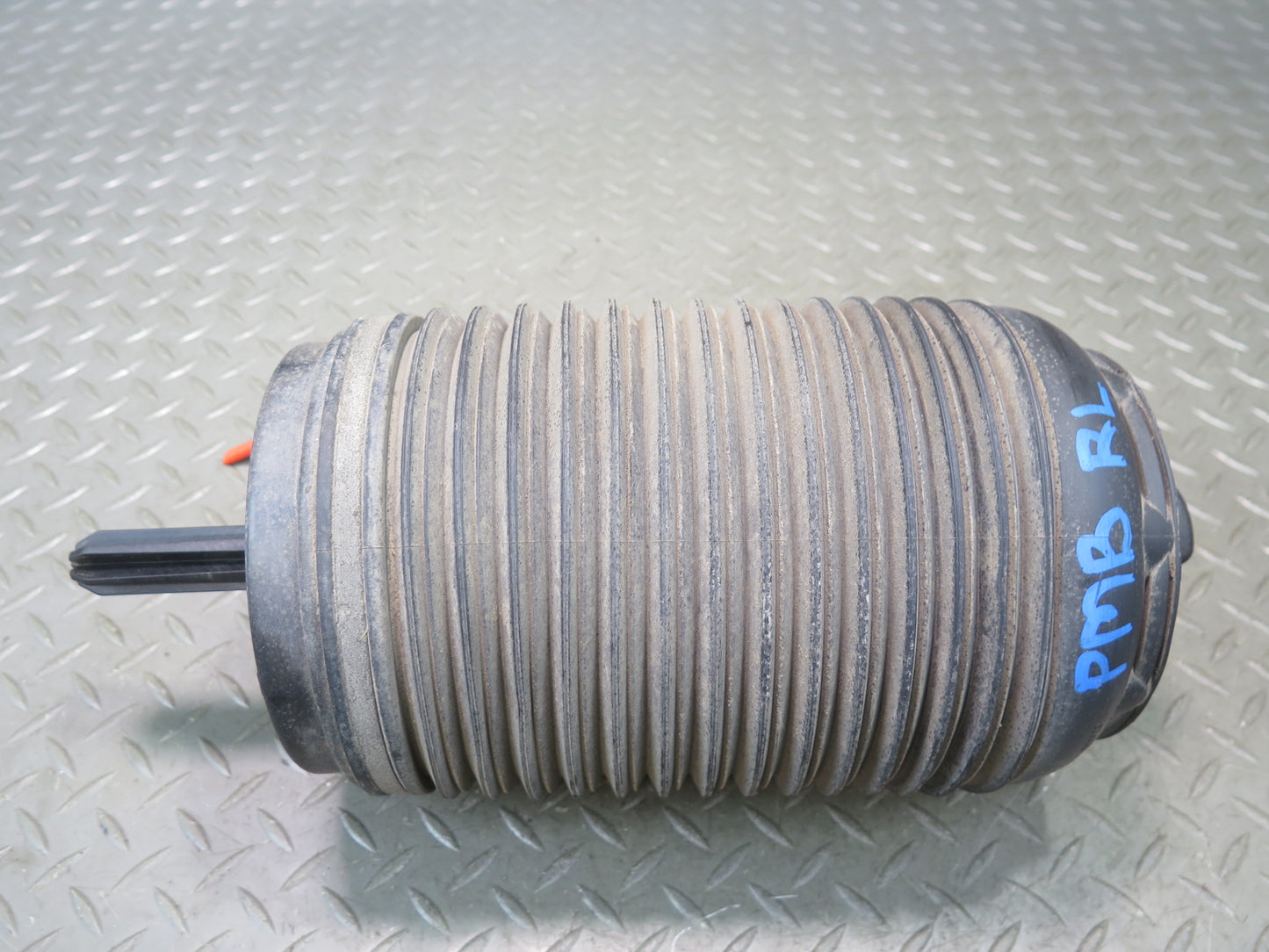 2015-2018 Porsche Macan Rear Left Driver Side Air Suspension Spring Set