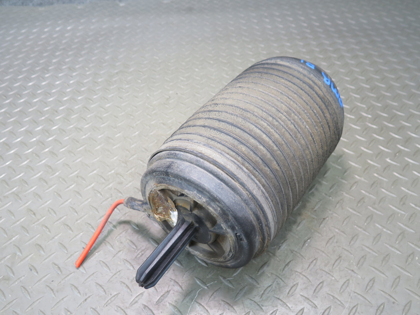 2015-2018 Porsche Macan Rear Left Driver Side Air Suspension Spring Set